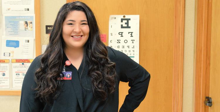 Kayla Brown's devotion to service and giving back to her community has carried over from her time at 南 to her new career in the medical field.